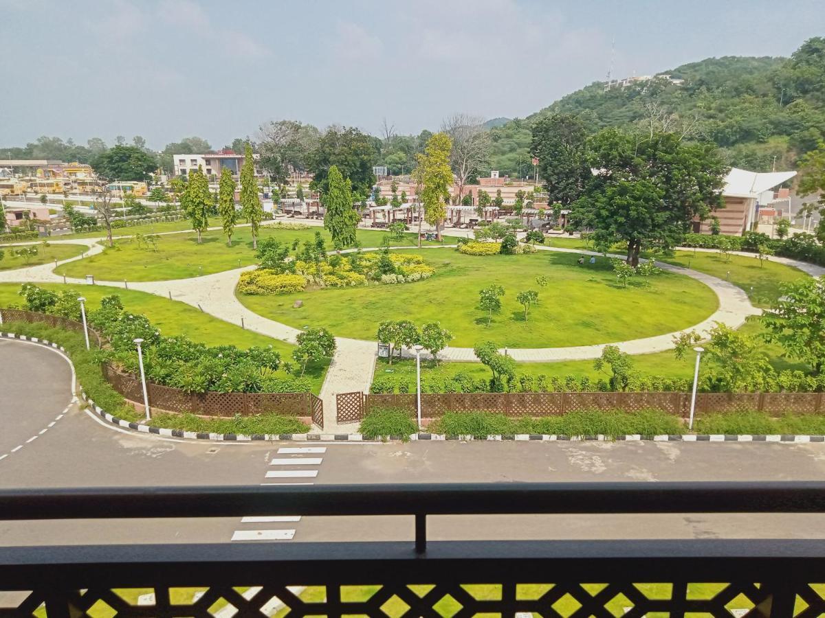 Ramada Encore By Wyndham Statue Of Unity Kevadia Exterior photo